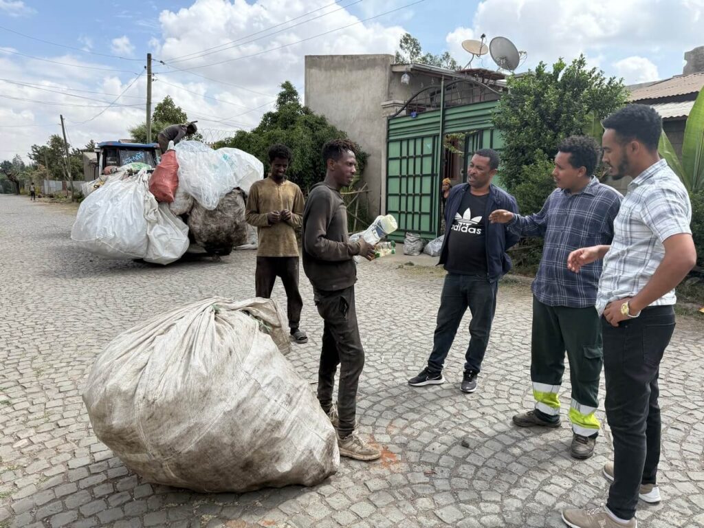 A resident in Bishouftu town of Oromia Regional State selling segregated waste using YouCan Application (YouCan)